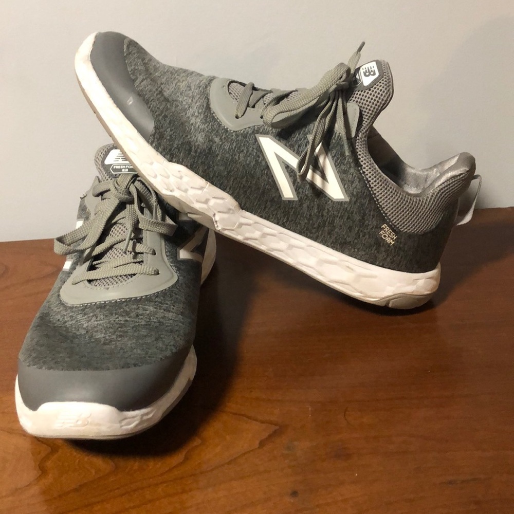 Men’s grey new balance sneaker
